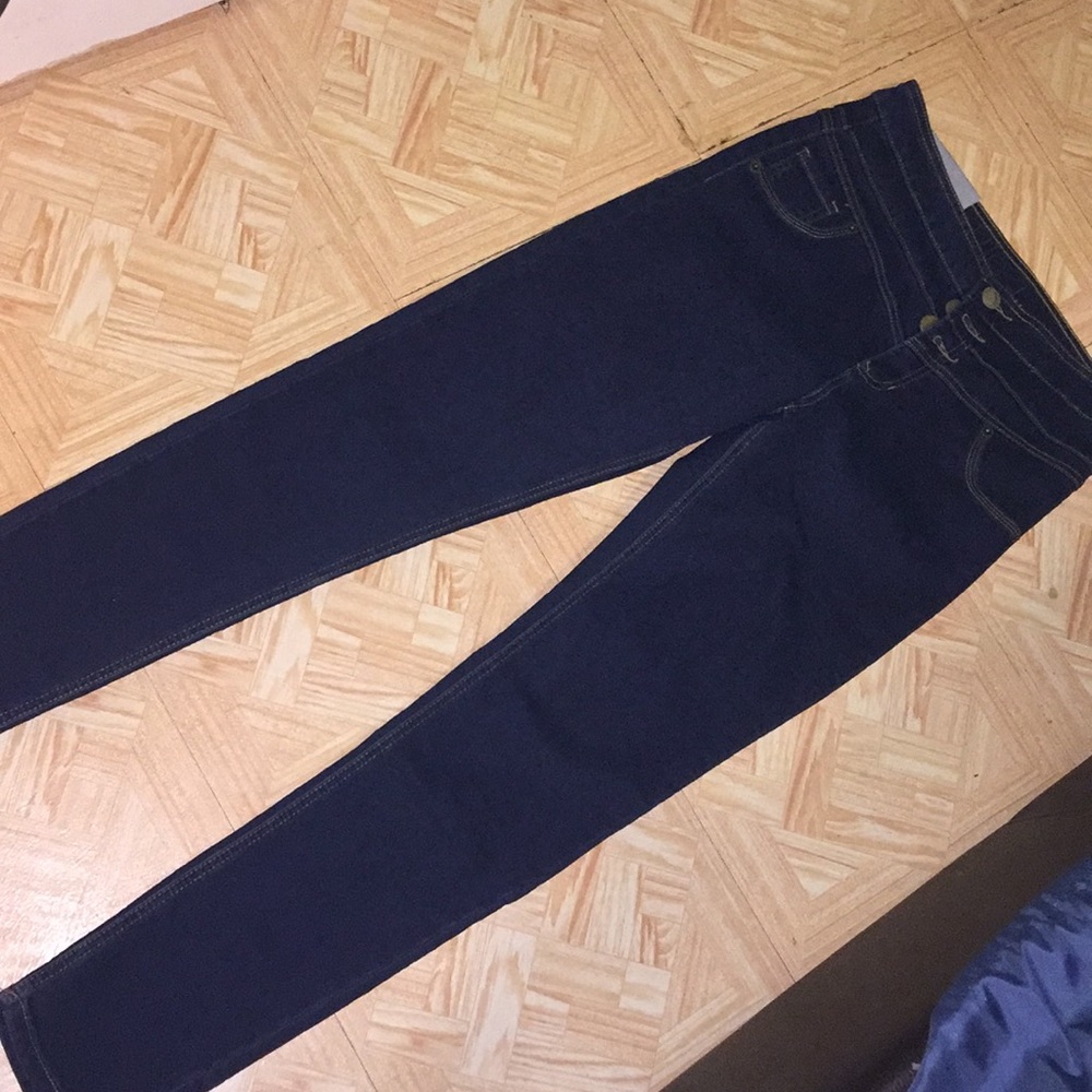 Dark washed High waisted jeans💜